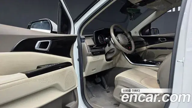 Kia Carnival 2021 — Photo 2/20