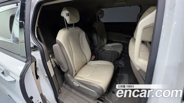 Kia Carnival 2021 — Photo 8/20