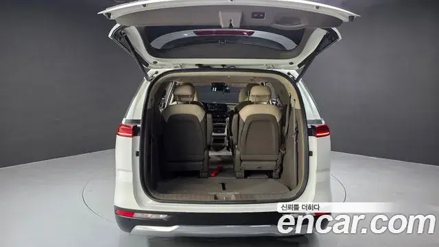 Kia Carnival 2021 — Photo 15/20