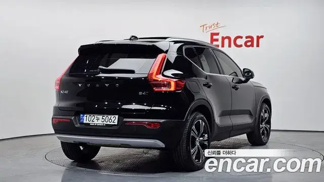 Volvo XC40 2021 — ფოტო 14/20