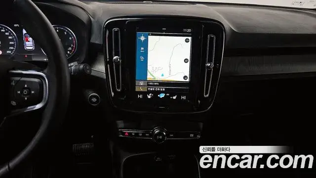 Volvo XC40 2021 — ფოტო 6/20