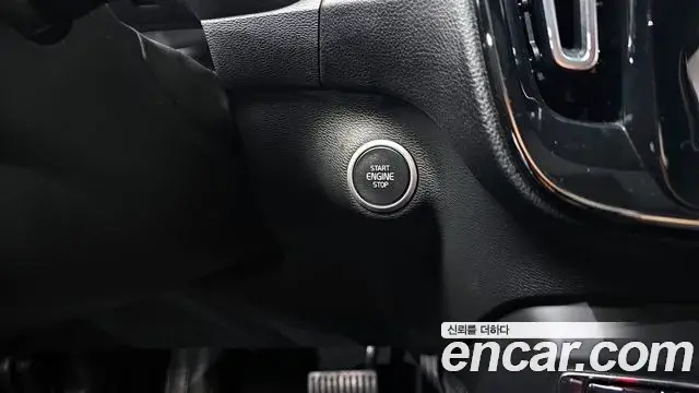 Volvo XC40 2021 — ფოტო 8/20
