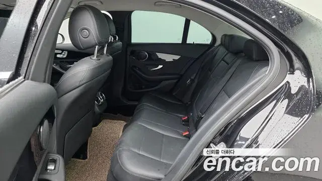 Mercedes-Benz C-Class 2019 — Şəkil 17/20