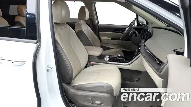 Kia Carnival 2023 — Фото 8/20