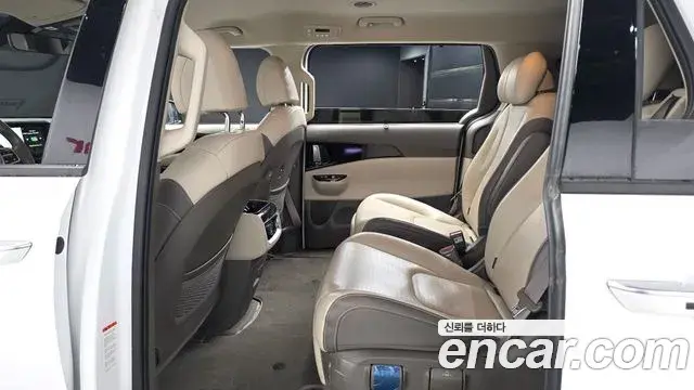 Kia Carnival 2023 — Фото 11/20