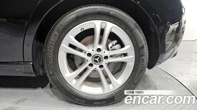 Mercedes-Benz A-Class 2025 — ფოტო 19/20