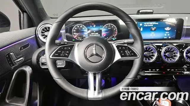 Mercedes-Benz A-Class 2025 — ფოტო 2/20