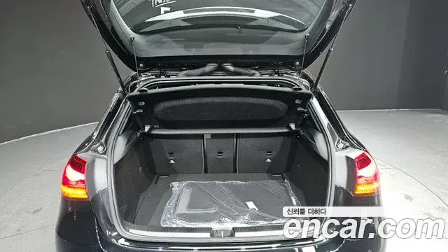 Mercedes-Benz A-Class 2025 — ფოტო 17/20