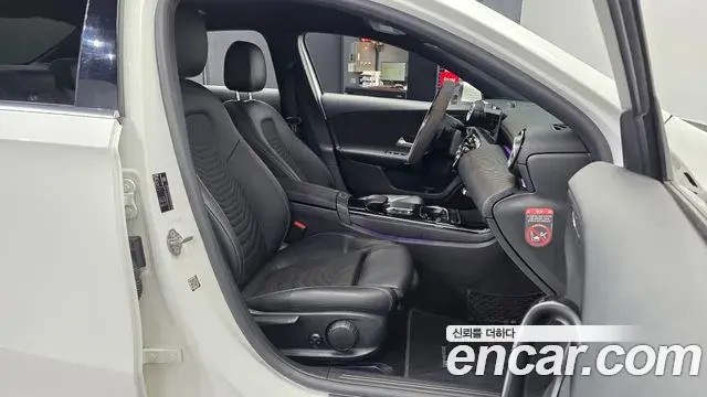Mercedes-Benz A-Class 2020 — Photo 10/20