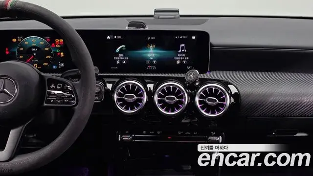 Mercedes-Benz A-Class 2020 — Photo 8/20
