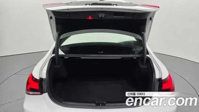 Mercedes-Benz A-Class 2020 — Photo 16/20