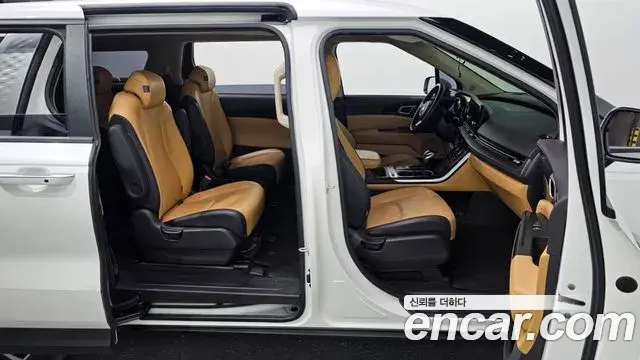 Kia Carnival 2020 — Фото 11/20