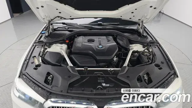 BMW 5 Series 2018 — Şəkil 19/20