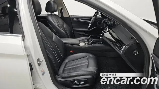 BMW 5 Series 2018 — Şəkil 20/20