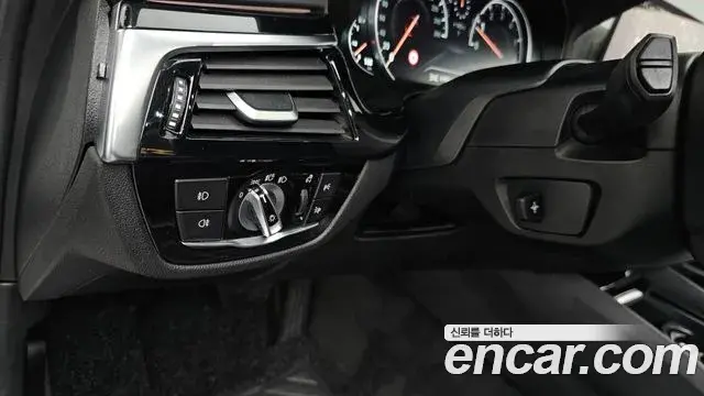 BMW 5 Series 2018 — Şəkil 2/20