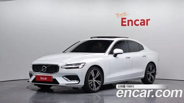 Volvo S60 2021 — ფოტო 14/20