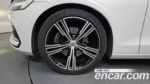 Volvo S60 2021 — ფოტო 20/20