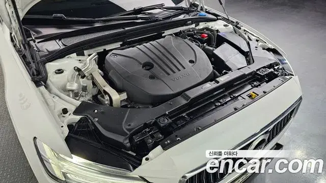 Volvo S60 2021 — ფოტო 1/20