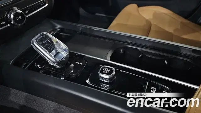 Volvo S60 2021 — ფოტო 19/20