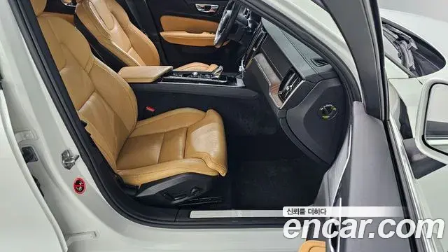 Volvo S60 2021 — ფოტო 12/20