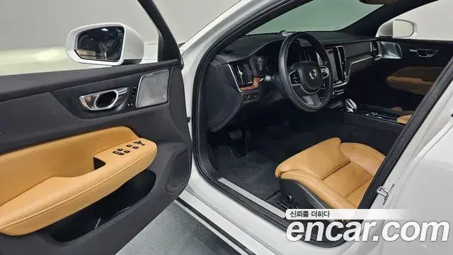 Volvo S60 2021 — ფოტო 3/20