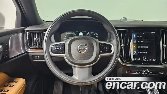 Volvo S60 2021 — ფოტო 10/20