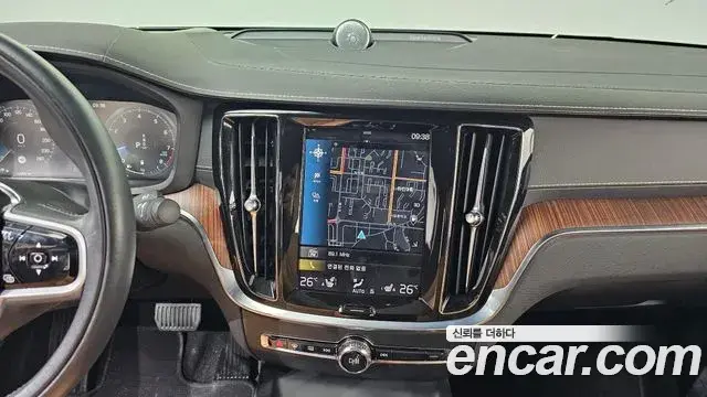 Volvo S60 2021 — ფოტო 15/20