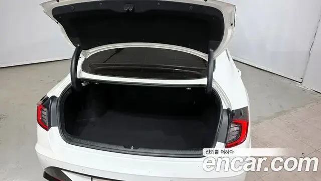 Hyundai Sonata Hybrid 2021 — Şəkil 9/20
