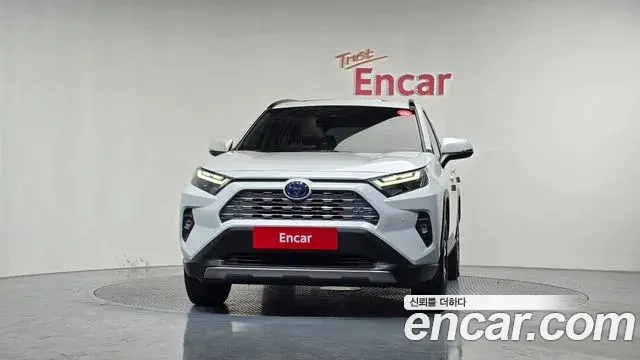 Toyota RAV4 2024 — Şəkil 13/20