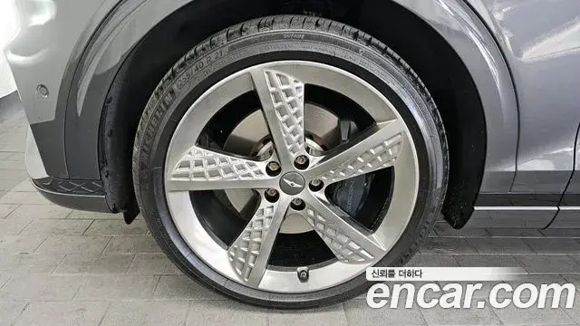 Genesis GV70 2021 — ფოტო 28/32