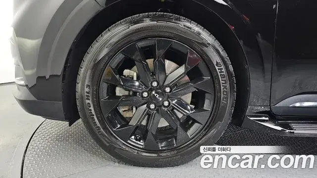 Kia Carnival 2021 — ფოტო 6/20