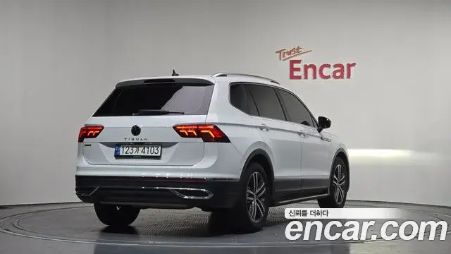 Volkswagen Tiguan Allspace 2023 — ფოტო 7/20