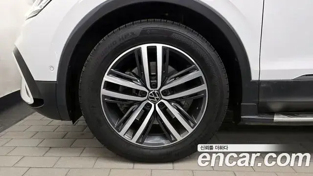 Volkswagen Tiguan Allspace 2023 — ფოტო 5/20
