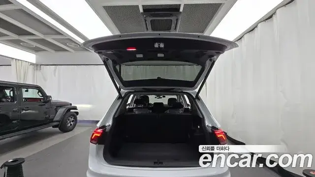 Volkswagen Tiguan Allspace 2023 — ფოტო 10/20