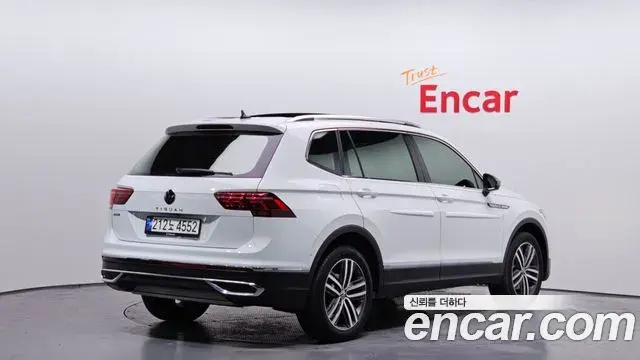 Volkswagen Tiguan Allspace 2023 — ფოტო 14/20