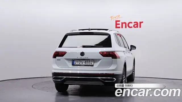 Volkswagen Tiguan Allspace 2023 — ფოტო 17/20