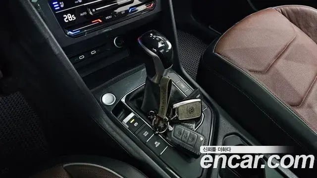 Volkswagen Tiguan Allspace 2023 — ფოტო 11/20