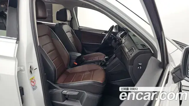 Volkswagen Tiguan Allspace 2023 — ფოტო 8/20