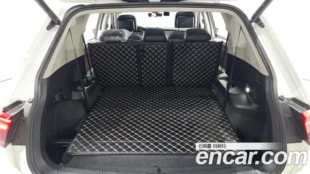 Volkswagen Tiguan Allspace 2023 — ფოტო 19/20
