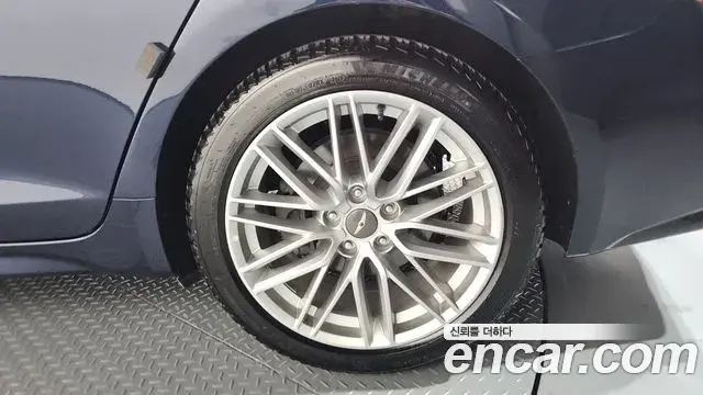 Genesis G70 2019 — Photo 1/20