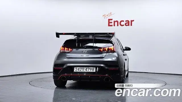Hyundai Veloster 2018 — ფოტო 17/20