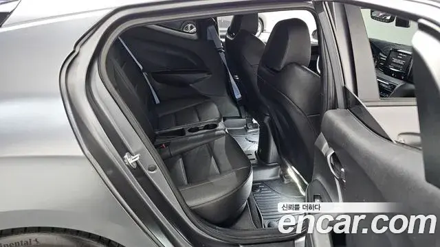 Hyundai Veloster 2018 — ფოტო 11/20