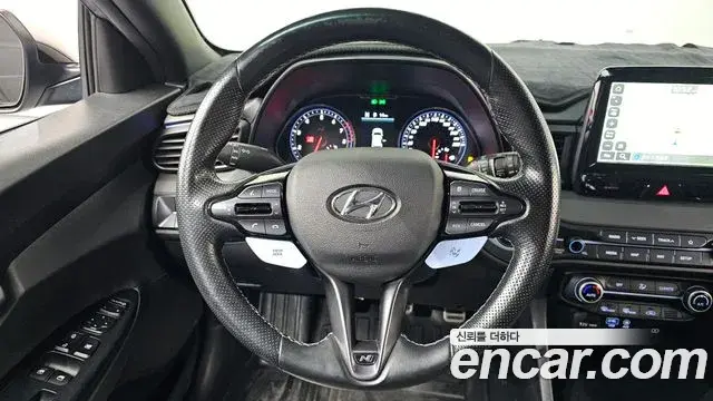 Hyundai Veloster 2018 — ფოტო 8/20