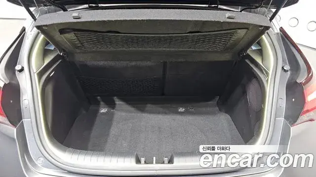 Hyundai Veloster 2018 — ფოტო 13/20