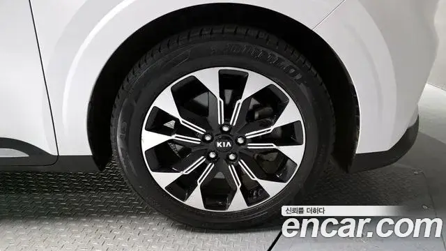 Kia Carnival 2021 — Фото 5/20