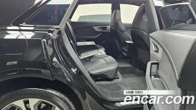 Audi Q7 2023 — Фото 12/20
