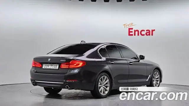 BMW 5 Series 2018 — Şəkil 12/20