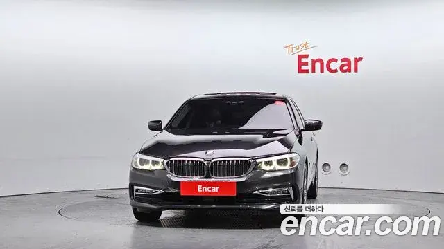 BMW 5 Series 2018 — Şəkil 9/20