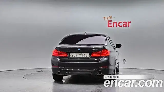 BMW 5 Series 2018 — Şəkil 15/20