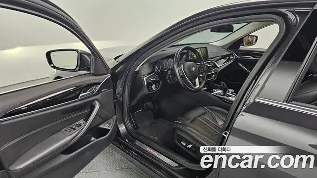 BMW 5 Series 2018 — Şəkil 10/20